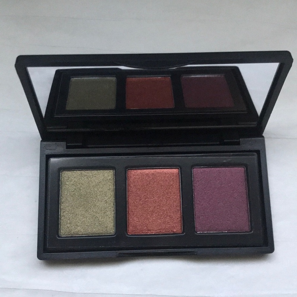 Naked Cosmetics trio eyeshadow palette